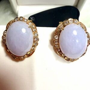 Vintage lavender jadeite jade 14k gold and diamond earrings. 💛💜